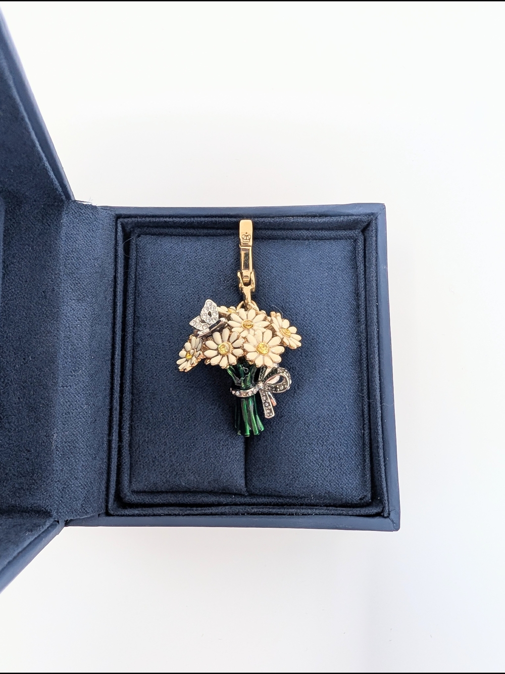 Juicy Couture Y2K Daisy Bouquet Charm with White Enamel Green Accent Butterfly - Picture 7 of 8